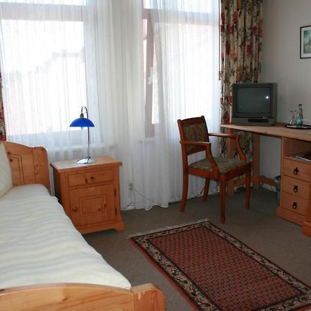 Hotel Zur Krone Bad Pyrmont Buitenkant foto