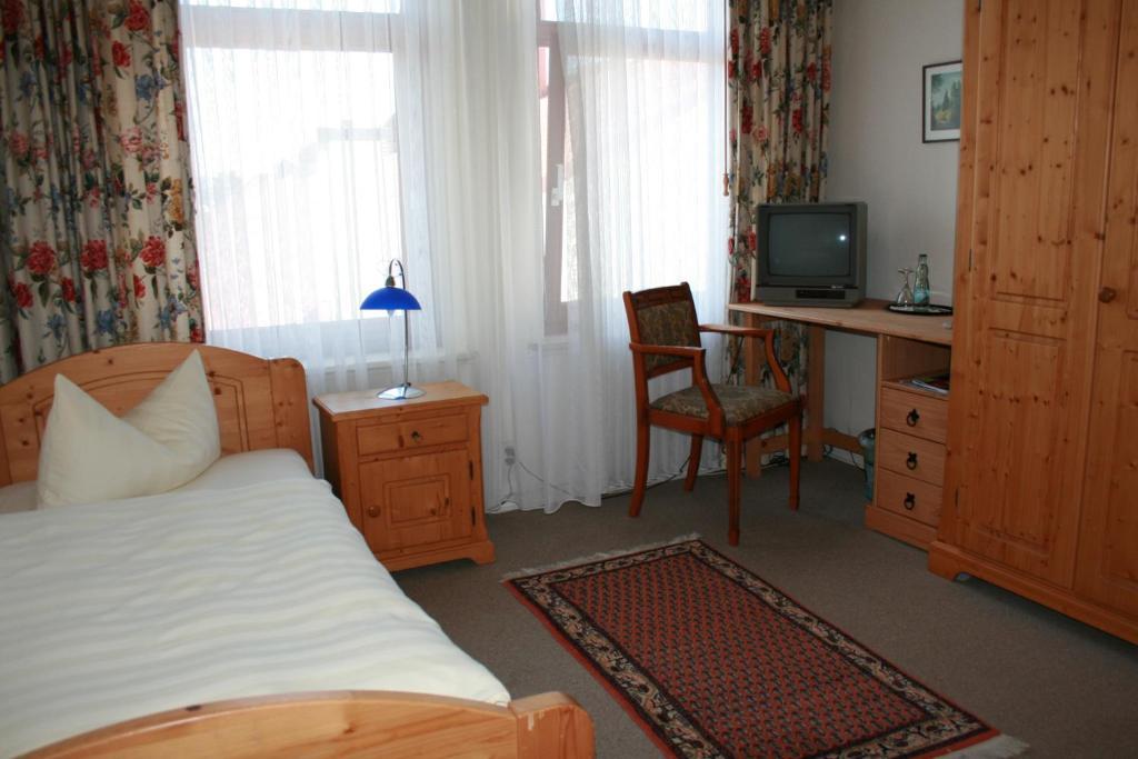 Hotel Zur Krone Bad Pyrmont Buitenkant foto